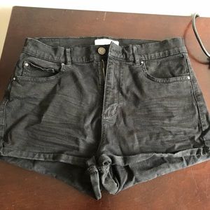 BLACK STRETCHY JEAN SHORTS